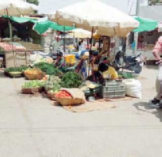 After the action, encroachment continued | कारवाईनंतरही अतिक्रमण कायम