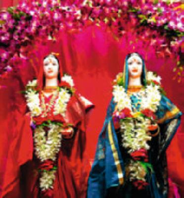 Jyeshtha Gauri's arrival in the house | घराघरात ज्येष्ठा गौरीच्या आगमनाची लगबग