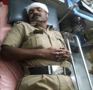 Attack on Beat Marshal's policemen in Nashik | नाशकात बीट मार्शलच्या पोलिसावर हल्ला Attack on Beat Marshal's policemen in Nashik | नाशकात बीट मार्शलच्या पोलिसावर हल्ला