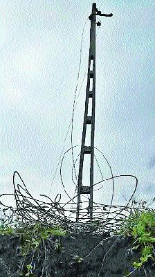 Broken stars and broken pillars | तुटलेल्या तारा अन् खचलेले खांब