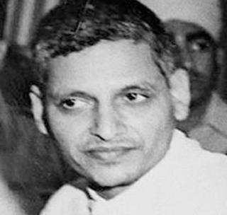 Nathuram Godse Sangh Swayamsevakt - Family claim | नथुराम गोडसे संघ स्वयंसेवकच - कुटुंबियांचा दावा Nathuram Godse Sangh Swayamsevakt - Family claim | नथुराम गोडसे संघ स्वयंसेवकच - कुटुंबियांचा दावा