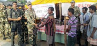 Five people made assassins deposit to the police | पाच जणांनी केले पोलिसांकडे हत्यारे जमा