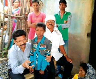 Humanity in human rights | अधिकाऱ्यातील माणुसकीने सावरले कुटुंब Humanity in human rights | अधिकाऱ्यातील माणुसकीने सावरले कुटुंब