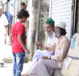 VIDEO: When a Hindu boy asks for money for the festival of Ganpati | VIDEO: जेव्हा हिंदू मुलगा गणपतीच्या प्रसादासाठी मुस्लिमांकडे पैसे मागतो VIDEO: When a Hindu boy asks for money for the festival of Ganpati | VIDEO: जेव्हा हिंदू मुलगा गणपतीच्या प्रसादासाठी मुस्लिमांकडे पैसे मागतो