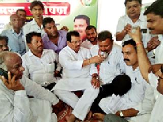 The third day of the fasting of the Congress back | तिसऱ्या दिवशी काँग्रेसचे उपोषण मागे