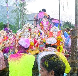 Bappa .. Come this year next! | बाप्पा.. पुढच्या वर्षी लवकर या!