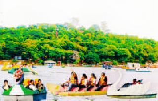 2 crore revenue from nature tourism | निसर्ग पर्यटनातून दोन कोटींचा महसूल 2 crore revenue from nature tourism | निसर्ग पर्यटनातून दोन कोटींचा महसूल