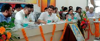 People's representatives have read the problem | लोकप्रतिनिधींनी वाचला समस्यांचा पाढा People's representatives have read the problem | लोकप्रतिनिधींनी वाचला समस्यांचा पाढा