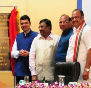 Agriculture sector can be changed if connected to industries and services - Devendra Fadnavis | उदयोग व सेवांशी जोडल्यास कृषी क्षेत्रात बदल शक्य - देवेंद्र फडणवीस Agriculture sector can be changed if connected to industries and services - Devendra Fadnavis | उदयोग व सेवांशी जोडल्यास कृषी क्षेत्रात बदल शक्य - देवेंद्र फडणवीस