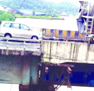 Versailles Bridge's original construction is not just maps | वरसावे पुलाच्या मूळ बांधकामाचे नकाशेच नाहीत