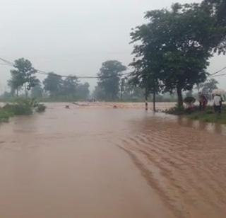VIDEO - Sati river of Kurkheda floods in Gadchiroli | VIDEO - गडचिरोलीत कुरखेडाच्या सती नदीला पूर