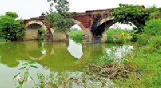 British-run bridge is 'dangerous' | ब्रिटिशकालीन पूल ठरतोय ‘धोकादायक’