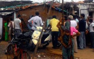 Three women were arrested with the robbery | कुंटणखाना चालविणाऱ्या महिलेसह तिघांना अटक