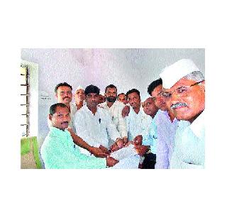 Farmers Attack | शेतकऱ्यांचा हल्लाबोल Farmers Attack | शेतकऱ्यांचा हल्लाबोल