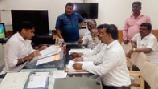 Investigate from the sub-divisional police officer Srinivas Ghadge | उपविभागीय पोलीस अधिकारी श्रीनिवास घाडगेंकडून तपास काढा