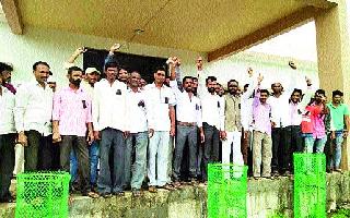 Filing an FIR against family members including IPS officers | आयपीएस अधिकाऱ्यांसह कुटुंबीयांवर गुन्हा दाखल Filing an FIR against family members including IPS officers | आयपीएस अधिकाऱ्यांसह कुटुंबीयांवर गुन्हा दाखल