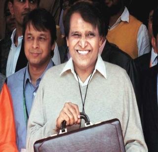 Ten thousand crores of rupees will be saved due to the consolidation of budgets | अर्थसंकल्पांच्या एकत्रीकरणामुळे रेल्वेचे वाचणार १0 हजार कोटी रुपये Ten thousand crores of rupees will be saved due to the consolidation of budgets | अर्थसंकल्पांच्या एकत्रीकरणामुळे रेल्वेचे वाचणार १0 हजार कोटी रुपये