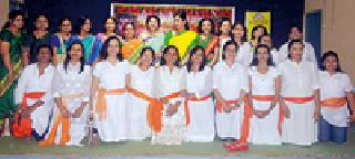 Pathania for female doctor from 'Beti Bachao' | महिला डॉक्टरांकडून ‘बेटी बचाओ’साठी पथनाट्य