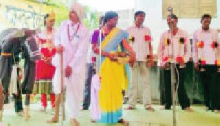 The encounter with Bharudi Bhajans at Tivarang | तिवरंग येथे भारूडी भजनांचा सामना The encounter with Bharudi Bhajans at Tivarang | तिवरंग येथे भारूडी भजनांचा सामना