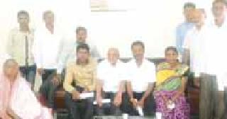 To the villagers | ग्रामस्थांना वेठीस धरण्याचा डाव To the villagers | ग्रामस्थांना वेठीस धरण्याचा डाव