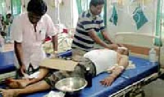 He is injured in a two-wheeler accident | दुचाकी अपघातात इसम जखमी