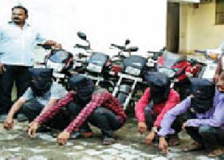 Attacks on the burglary paranormal gang | घरफोड्या करणारी परप्रांतीय टोळी अटकेत Attacks on the burglary paranormal gang | घरफोड्या करणारी परप्रांतीय टोळी अटकेत