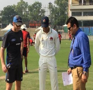 New Zealand batsmen dominate Kotlawar | कोटलावर न्यूझीलंडच्या फलंदाजांचे वर्चस्व New Zealand batsmen dominate Kotlawar | कोटलावर न्यूझीलंडच्या फलंदाजांचे वर्चस्व