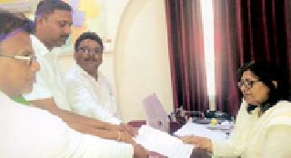 Give an independent gram panchayat to rehabilitated taluka | पुनर्वसित टाकळीला स्वतंत्र ग्रामपंचायत द्या