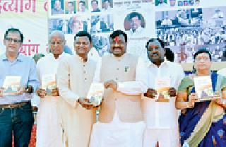 Narendra Modi launches development era | नरेंद्र मोदी यांच्या नेतृत्वात विकासयुगाला प्रारंभ Narendra Modi launches development era | नरेंद्र मोदी यांच्या नेतृत्वात विकासयुगाला प्रारंभ