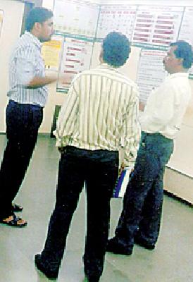 Visit to Collector's Bank | जिल्हाधिकाऱ्यांची बँकेला भेट