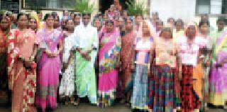 Gaul's female station for liquor ban | दारुबंदीसाठी गौळच्या महिला ठाण्यावर Gaul's female station for liquor ban | दारुबंदीसाठी गौळच्या महिला ठाण्यावर