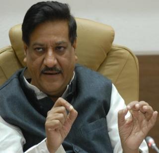 NCP leaders bring files with builders! | राष्ट्रवादीचे नेते बिल्डरांच्या फायली घेऊन यायचे! NCP leaders bring files with builders! | राष्ट्रवादीचे नेते बिल्डरांच्या फायली घेऊन यायचे!