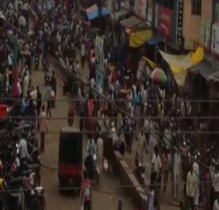 Video: Wasim was transported to 'Sirat'; Parking question serious! | व्हिडीओ- वाशिमची वाहतूक झाली ‘सैराट’; पार्किंगचा प्रश्न गंभीर! Video: Wasim was transported to 'Sirat'; Parking question serious! | व्हिडीओ- वाशिमची वाहतूक झाली ‘सैराट’; पार्किंगचा प्रश्न गंभीर!