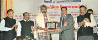 Action should be taken against abusers of 'Atrocity' | ‘अॅट्रॉसिटी’चा गैरवापर करणाऱ्यांवर कारवाई व्हावी Action should be taken against abusers of 'Atrocity' | ‘अॅट्रॉसिटी’चा गैरवापर करणाऱ्यांवर कारवाई व्हावी