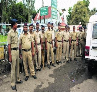Strict police settlement! | कडेकोट पोलीस बंदोबस्त!