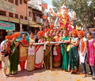 'Shakti' took the chariot of Ganapati | ‘शक्ती’ ने ओढला गणरायांचा रथ
