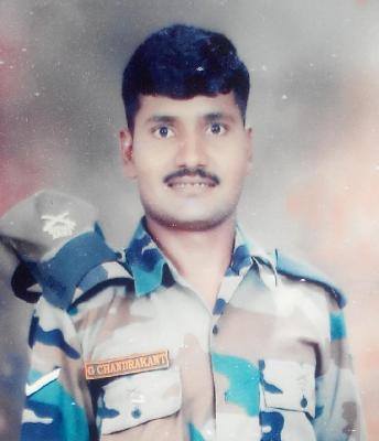 Jassi villagers wait for Chandrakant Galande's family | जाशी ग्रामस्थांना चंद्रकांत गलंडे यांच्या पार्थिवाची प्रतीक्षा