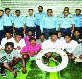 Naval battles with the turbulent sea | खवळलेल्या समुद्राशी नौदलाची झुंज Naval battles with the turbulent sea | खवळलेल्या समुद्राशी नौदलाची झुंज