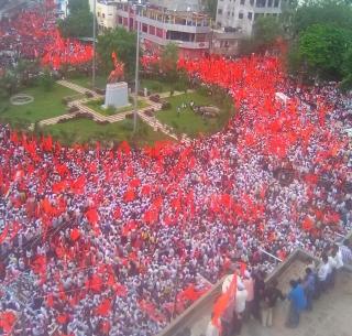 The Maratha Reservation has been called 'High Court' | मराठा आरक्षणाचा चेंडू पुन्हा 'हायकोर्टा'त The Maratha Reservation has been called 'High Court' | मराठा आरक्षणाचा चेंडू पुन्हा 'हायकोर्टा'त