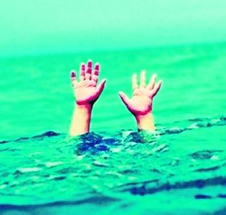 20 year old youth dies after drowning in water | पाण्यात बुडून २0 वर्षीय युवकाचा मृत्यू 20 year old youth dies after drowning in water | पाण्यात बुडून २0 वर्षीय युवकाचा मृत्यू