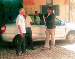 Additional District Collector's vehicles, four computers seized | अपर जिल्हाधिकाऱ्यांचे वाहन, चार संगणक जप्त Additional District Collector's vehicles, four computers seized | अपर जिल्हाधिकाऱ्यांचे वाहन, चार संगणक जप्त