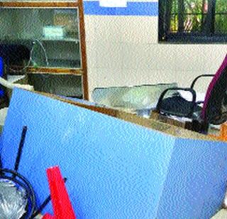 Pregnant death, doctors blast | गर्भवतीचा मृत्यू, डॉक्टरला फटके Pregnant death, doctors blast | गर्भवतीचा मृत्यू, डॉक्टरला फटके