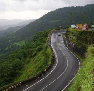 Traffic collision on the Goa highway | गोवा महामार्गावर वाहतूक कोंडी Traffic collision on the Goa highway | गोवा महामार्गावर वाहतूक कोंडी