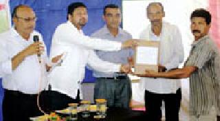 Spread the plan to the farmers | योजना शेतकऱ्यांपर्यंत पोहोचवा