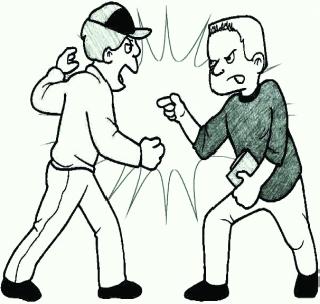 Fierce clash in two groups | क्षुल्लक कारणावरुन दोन गटात हाणामारी Fierce clash in two groups | क्षुल्लक कारणावरुन दोन गटात हाणामारी