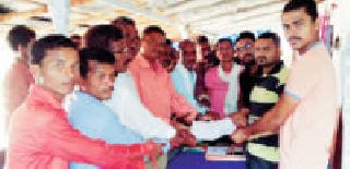 Just repair the road in Mannarajaram area and send bus | मन्नेराजाराम परिसरात रस्ता दुरूस्ती करून बस पाठवा