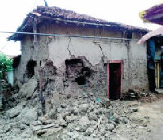 Rain came home ... | पावसाने घर पडले... Rain came home ... | पावसाने घर पडले...