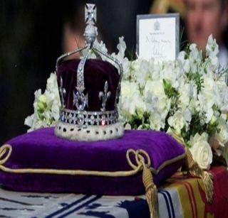 It is difficult to bring back Kohenoor, the Center's information to the Supreme Court | कोहीनूर परत आणणे कठीण, केंद्राची सर्वोच्च न्यायालयात माहिती It is difficult to bring back Kohenoor, the Center's information to the Supreme Court | कोहीनूर परत आणणे कठीण, केंद्राची सर्वोच्च न्यायालयात माहिती