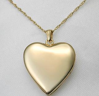 Locket saved her 'Prana' | लॉकेटने वाचवले 'तिचे' प्राण Locket saved her 'Prana' | लॉकेटने वाचवले 'तिचे' प्राण