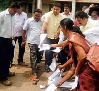 'That' unjustified government decision Holi | ‘त्या’ अन्यायकारक शासन निर्णयाची होळी